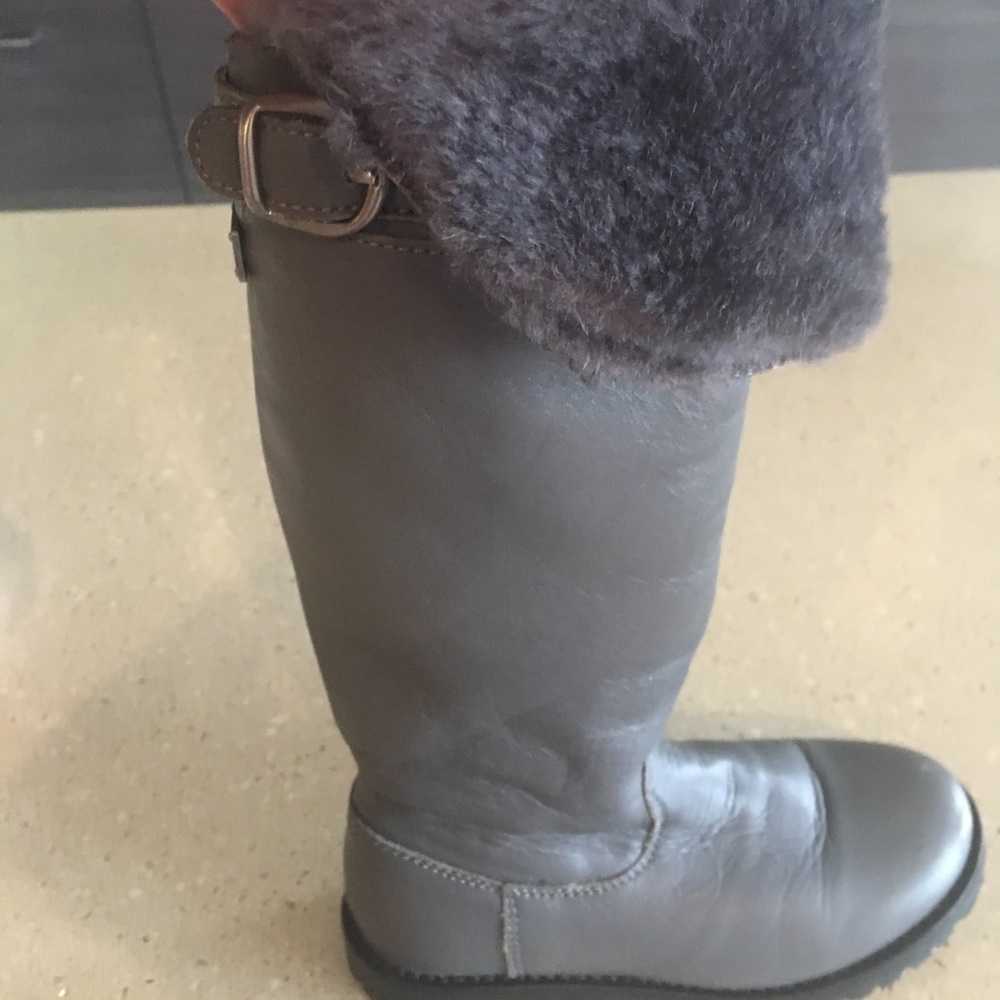 Dolce & Gabbana shearling girl boots - size 28